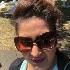 Meet your Posher, Sandy